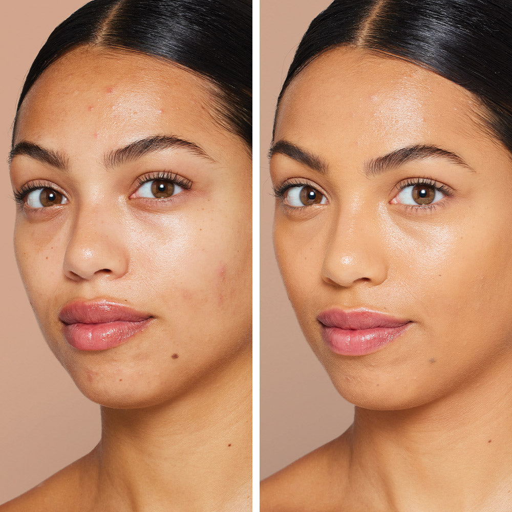 Vorher/Nachher Bild eines weiblichen Models, eine junge Frau mit schwarzen Haaren und braunen Augen schaut in die Kamera, ihr Gesicht wird einmal ohne und einmal mit der Skintuition Flüssigfoundation von jane iredale gezeigt