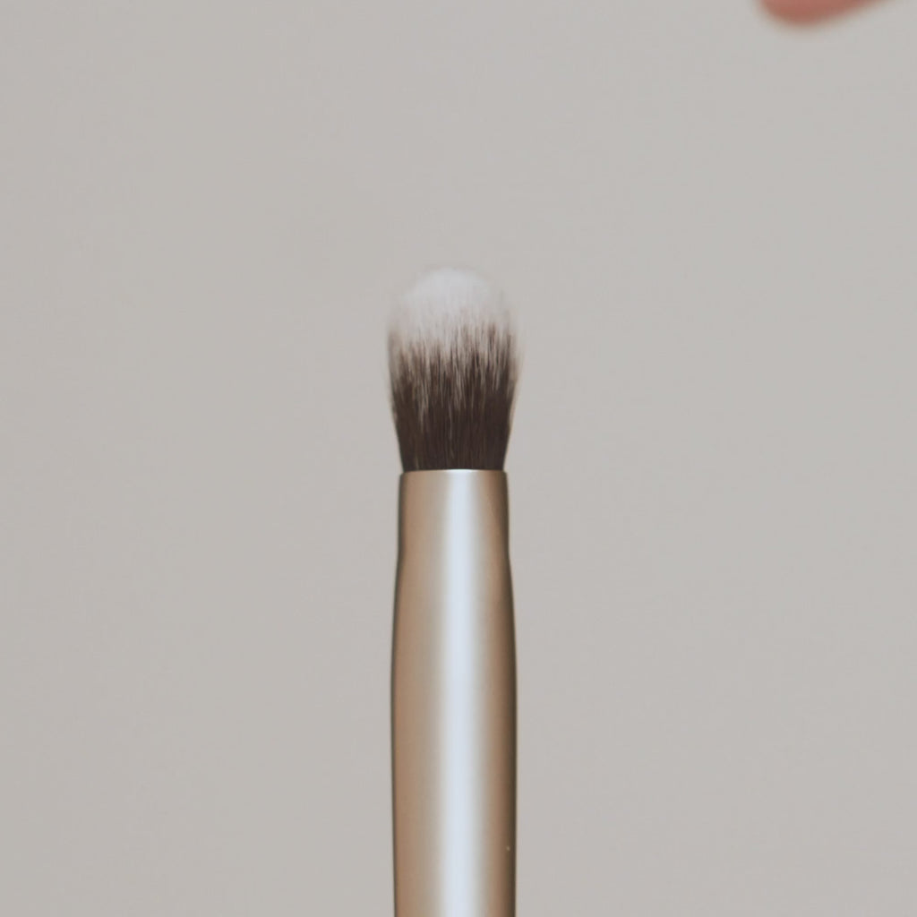 jane iredale - Fluffy Eye Brush - Lidschatten Pinsel - jane iredale Mineral Make-up - ZEITWUNDER Onlineshop - Kosmetik online kaufen